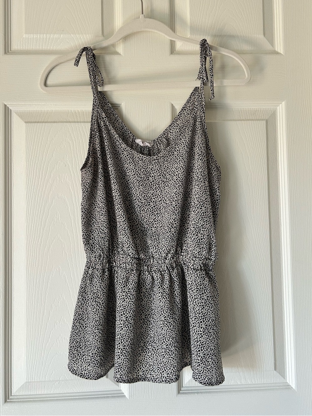 🌸 Sienna Sky Black White Speckled Scoop Neck Lightweight Top - Size Medium